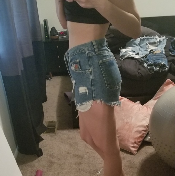 Vinatge Fit Wrangler Denim Cutoff Shorts | 7/8 - Picture 6 of 8